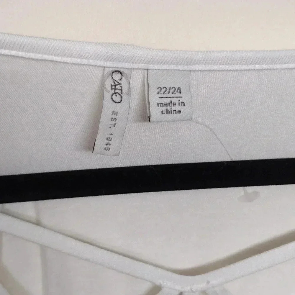 Cato White T-shirt - Picture 8 of 10
